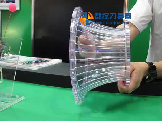 放電精密加工研究所開發(fā)出彎曲孔加工技術