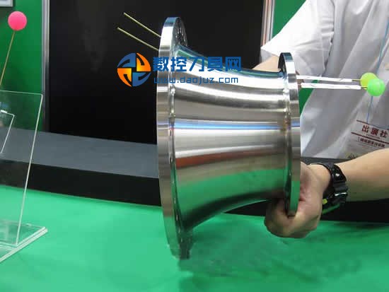 放電精密加工研究所開發(fā)出彎曲孔加工技術